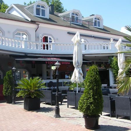 Y Hostel Balatonlelle Ngoại thất bức ảnh