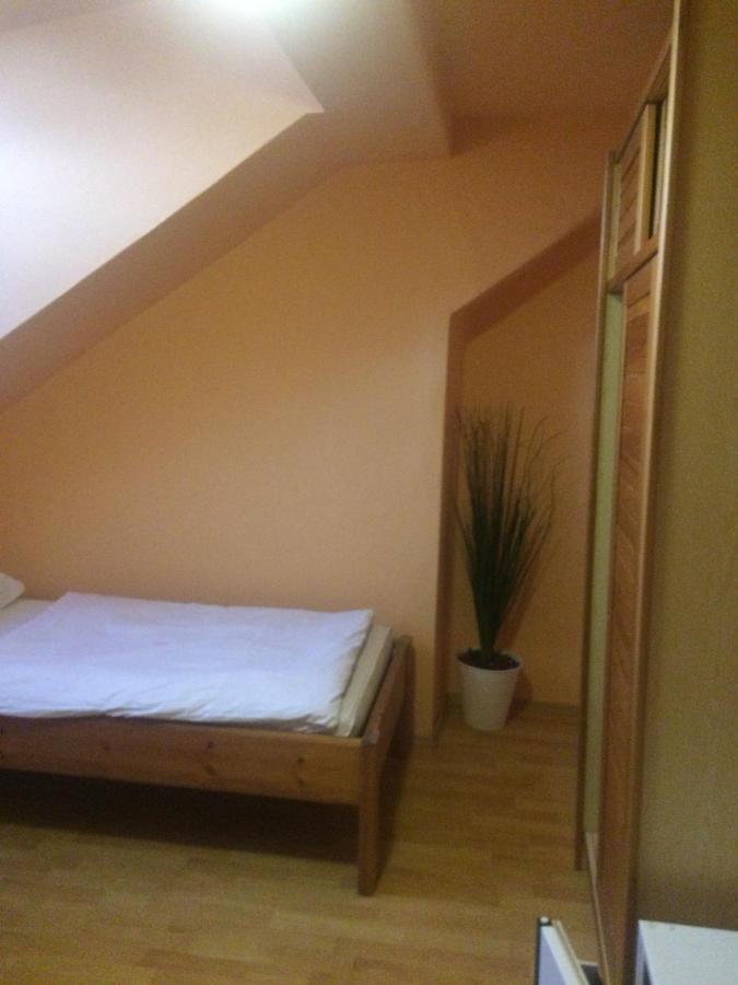 Y Hostel Balatonlelle Ngoại thất bức ảnh